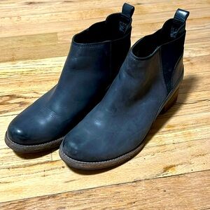 Clark Charcoal women’s booties size 9.5